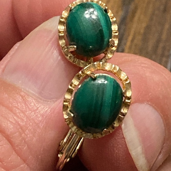 Vintage Malachite Cabochon Screw Back Earrings Gold Tone 1" - Picture 1 of 6